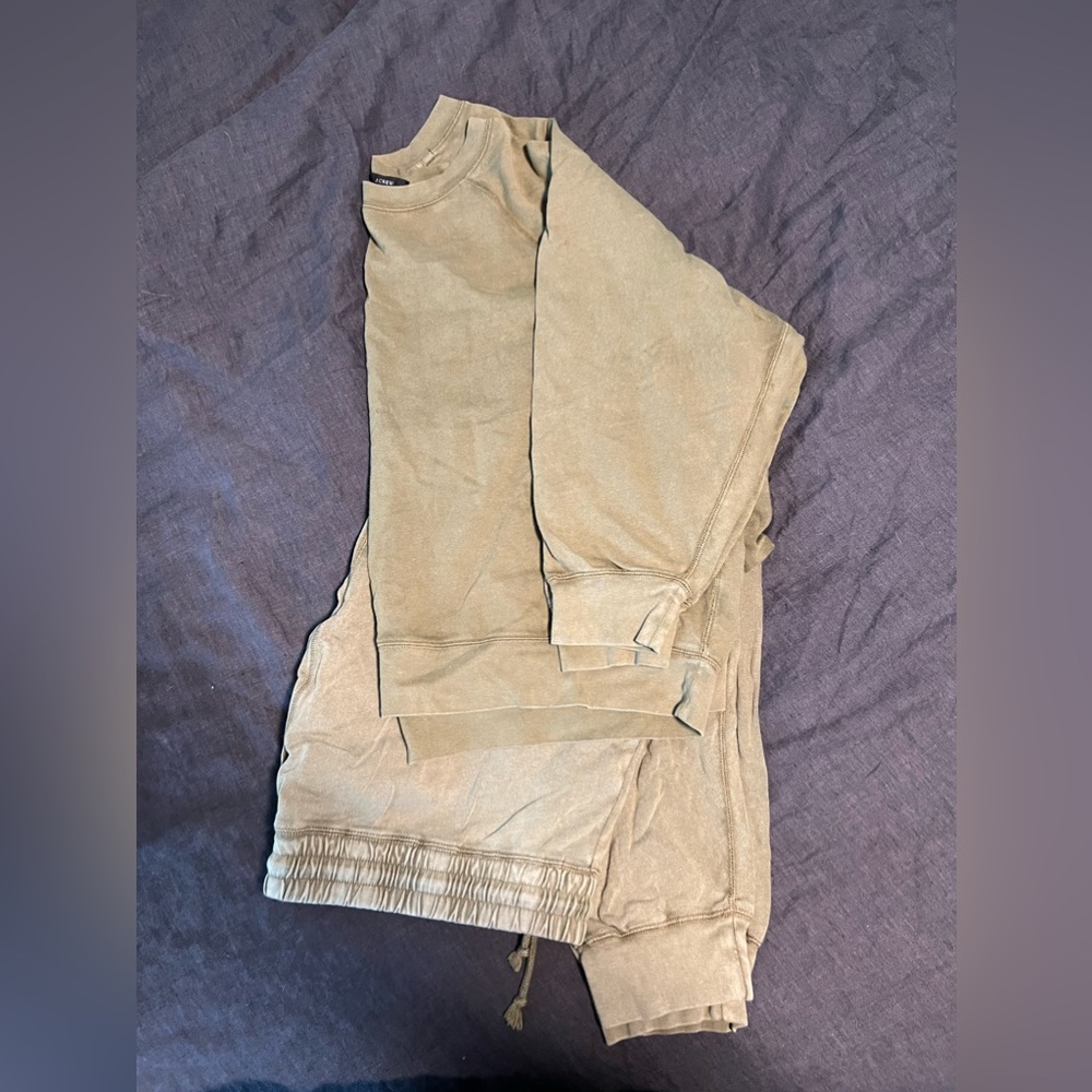 J.Crew Magic Rinse sweatshirt and matching joggers with draw string.